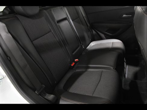 Certified 2022 Chevrolet Trax LT w/ LT Convenience Package image 17