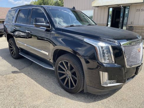 Used 2015 Cadillac Escalade Luxury AWD/4WD image 2