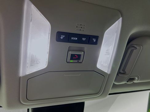 Used 2025 Toyota RAV4 XLE image 21