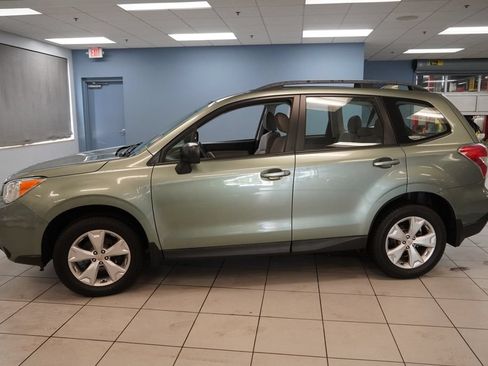 Used 2016 Subaru Forester 2.5i w/ Alloy Wheel Package AWD/4WD image 2