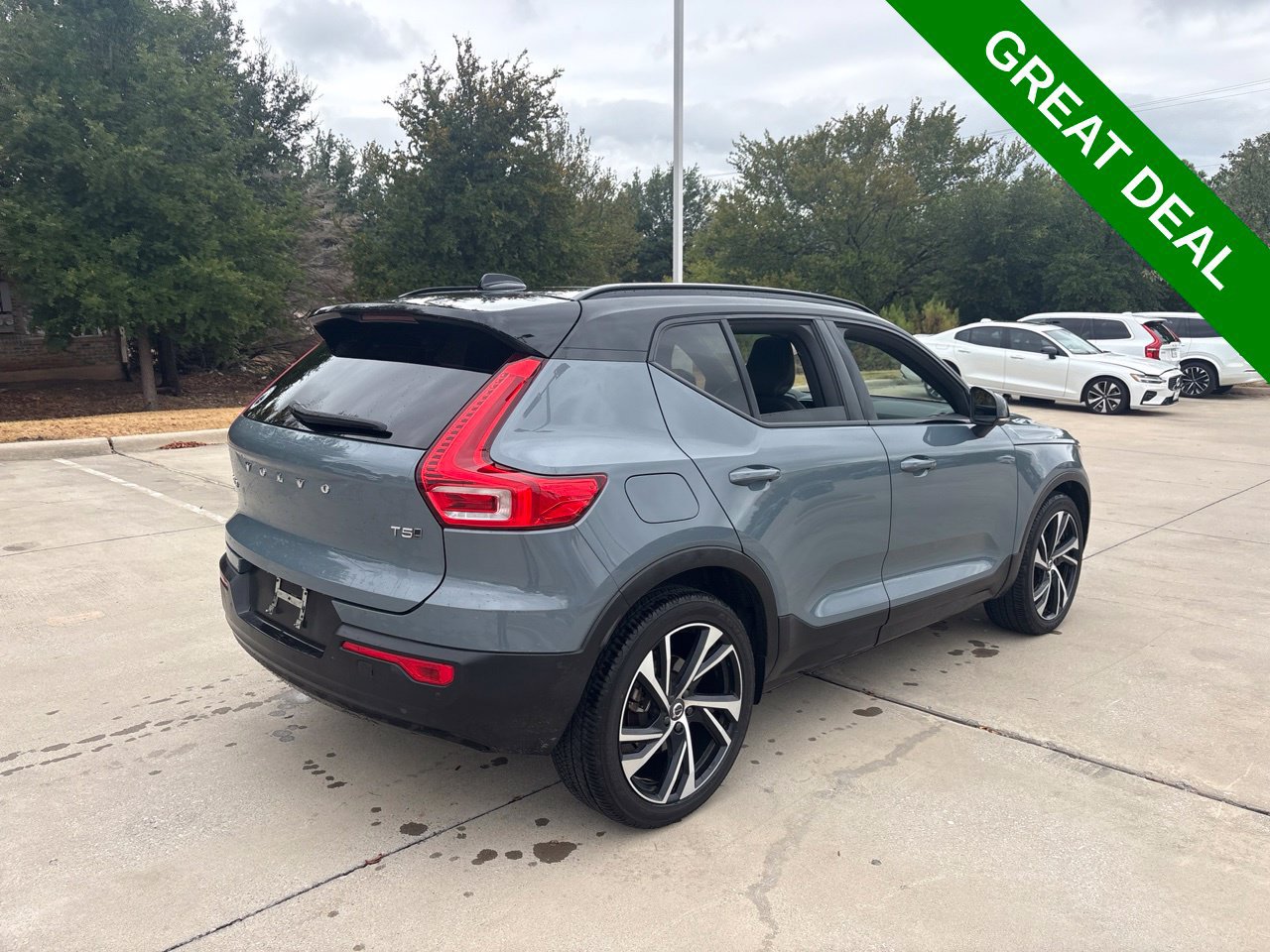 Used 2021 Volvo XC40 T5 R-Design w/ Advanced Package AWD/4WD image 5