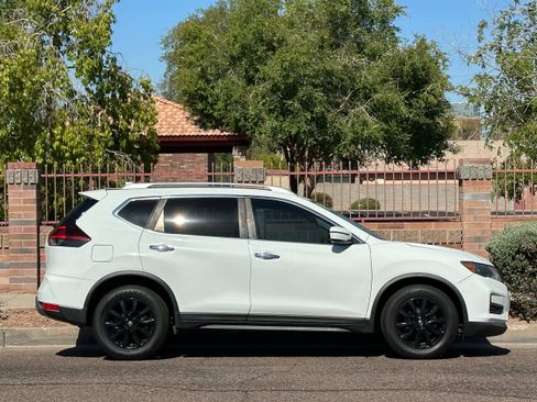 Used 2019 Nissan Rogue SV FWD image 9