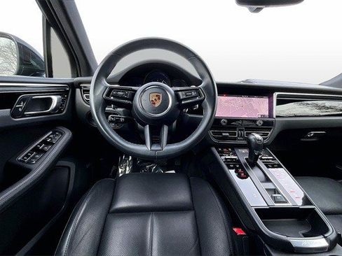 Used 2022 Porsche Macan image 11