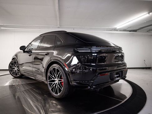 Certified 2025 Porsche Macan Turbo Electric image 3