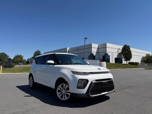 Used 2021 Kia Soul LX FWD image 2