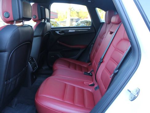 Used 2017 Porsche Macan Turbo AWD/4WD image 27