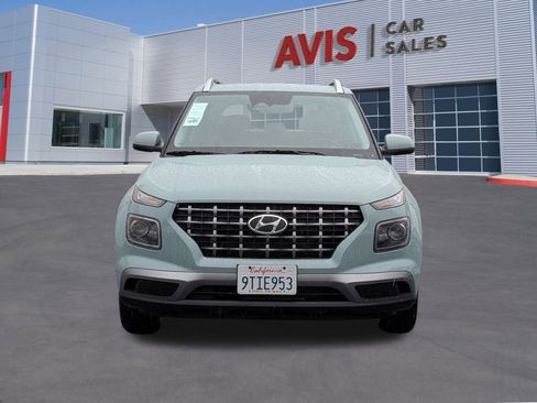Used 2025 Hyundai Venue SEL image 2