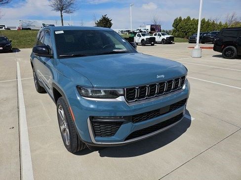 New 2026 Jeep Grand Cherokee Limited w/ Trailer Tow Package AWD/4WD image 8