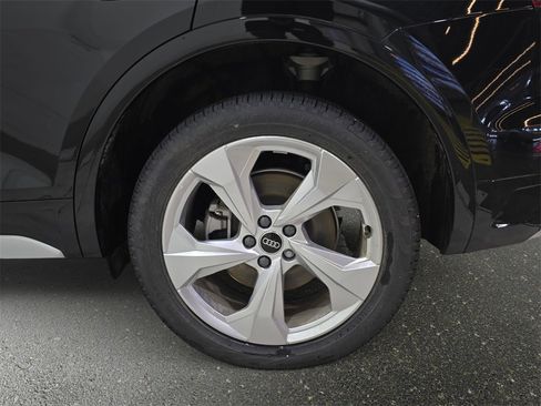 Certified 2025 Audi Q5 2.0T Premium Plus w/ Premium Plus Package image 32