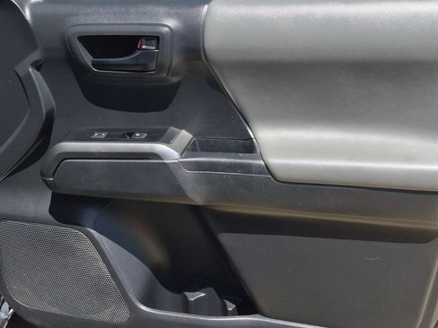 Used 2022 Toyota Tacoma SR5 RWD image 34