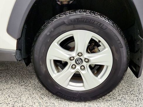 Used 2020 Toyota RAV4 XLE w/ XLE Grade Weather Package image 9