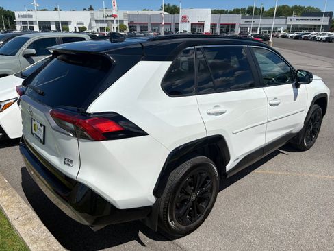 Used 2025 Toyota RAV4 XSE AWD/4WD image 5