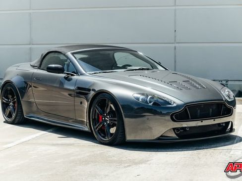 Used 2009 Aston Martin V8 Vantage Roadster RWD image 35