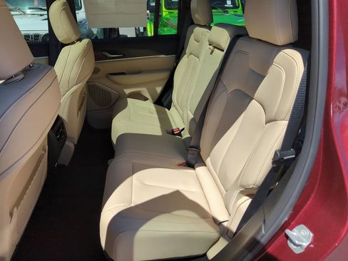 New 2026 Jeep Grand Cherokee Limited w/ Limited Altitude Package AWD/4WD image 30