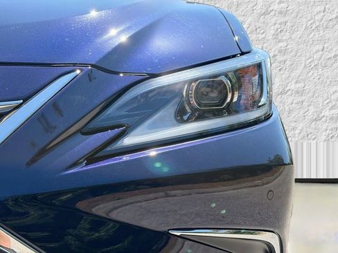 Used 2025 Lexus ES 350 w/ Premium Package image 9