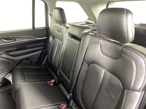 Used 2023 Jeep Grand Cherokee Limited image 33