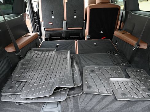 Used 2025 Mercedes-Benz GLS 450 4MATIC image 45