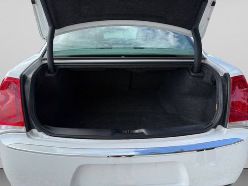 Used 2016 Chrysler 300 Limited RWD image 19