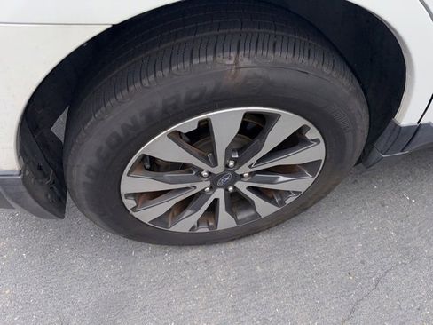 Used 2017 Subaru Outback 2.5i Limited image 3