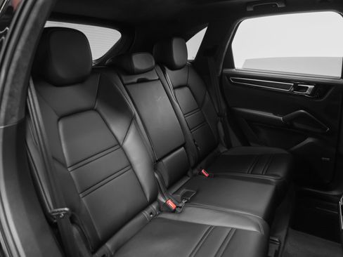 Certified 2021 Porsche Cayenne GTS AWD/4WD image 27