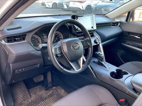 Used 2021 Toyota Venza LE image 17