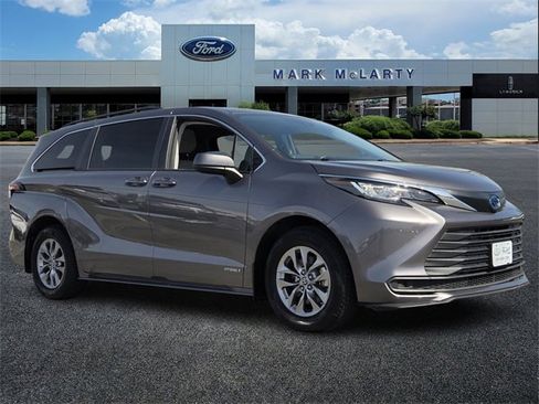 Used 2021 Toyota Sienna LE image 7