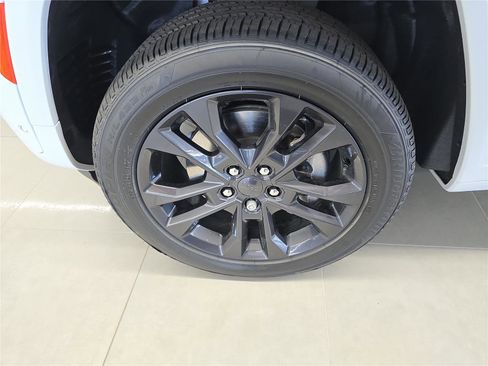 New 2026 Jeep Grand Cherokee L Limited image 7