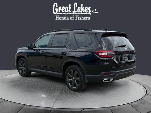 Used 2025 Honda Pilot Sport image 3