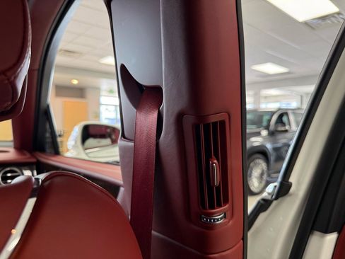 Used 2018 Bentley Bentayga Mulliner AWD/4WD image 34