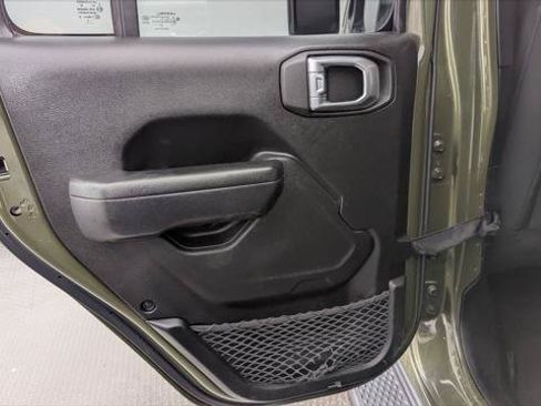 Used 2023 Jeep Gladiator Sport AWD/4WD image 16