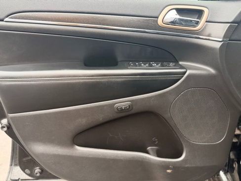 Used 2017 Jeep Grand Cherokee Limited image 21