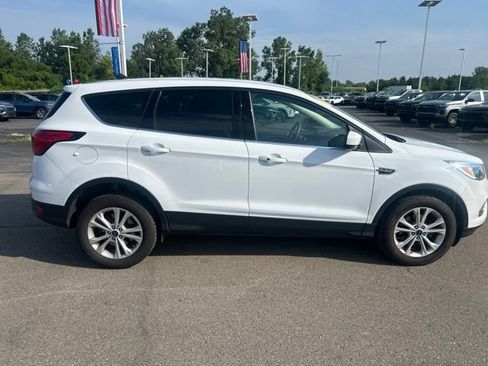 Used 2019 Ford Escape SE FWD image 4