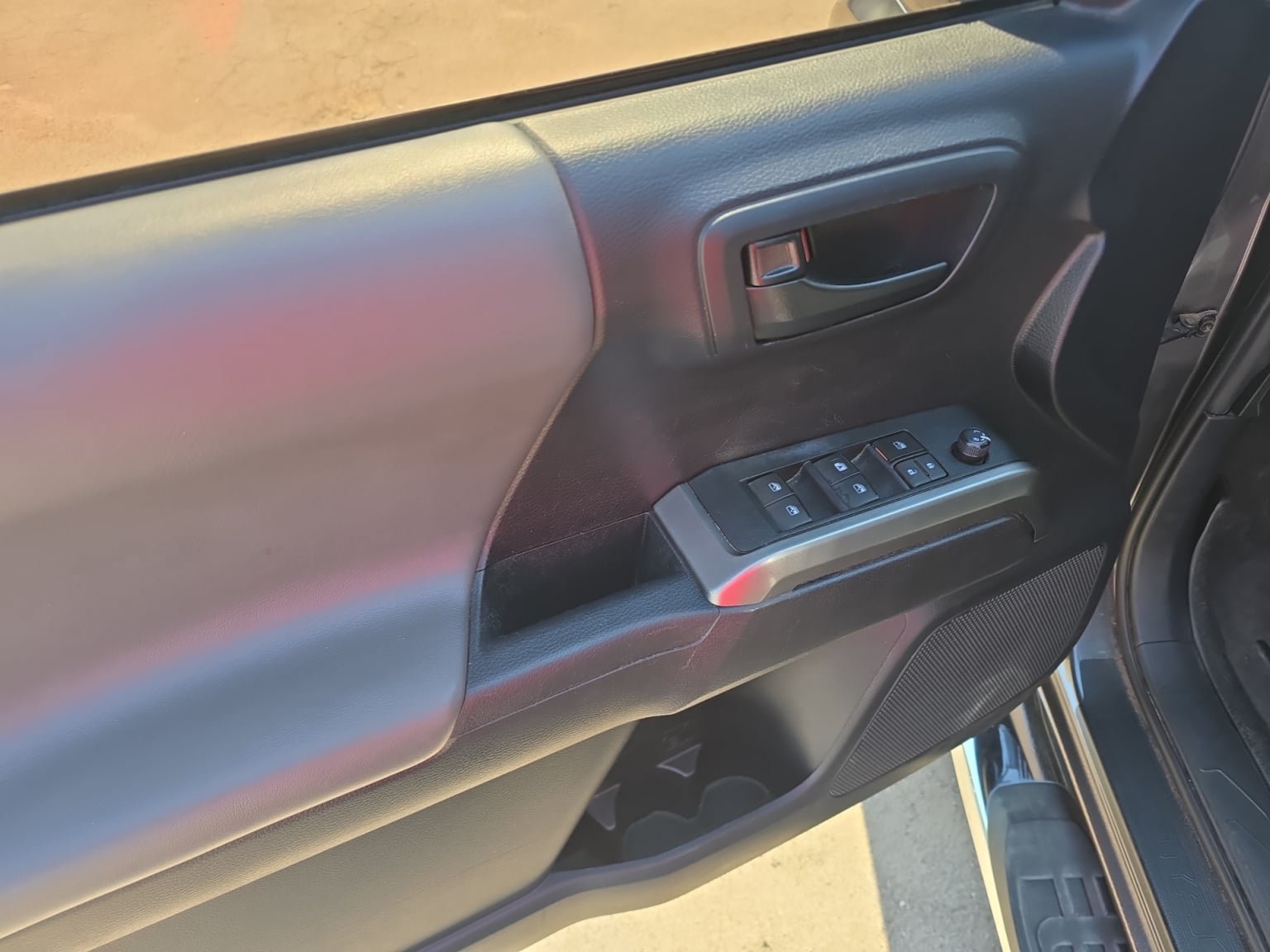 Used 2020 Toyota Tacoma SR5 RWD image 11