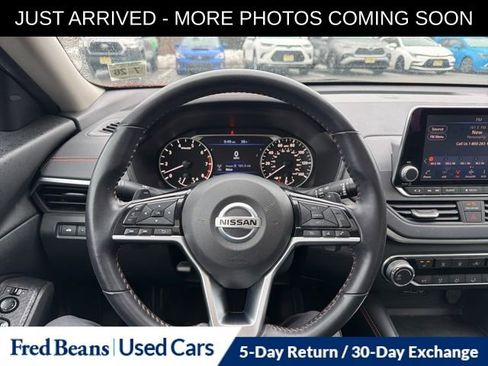 Used 2021 Nissan Altima 2.5 SR w/ SR Premium Package image 12