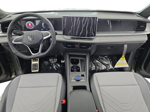 New 2026 Volkswagen Tiguan SE R-Line FWD image 9