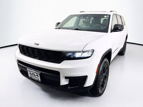 Used 2025 Jeep Grand Cherokee L Altitude image 1