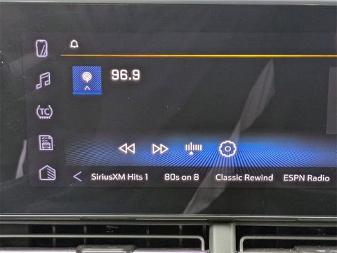 Used 2025 Chevrolet Trax LT w/ LT Convenience Package image 18