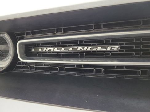 Used 2022 Dodge Challenger SXT RWD image 8