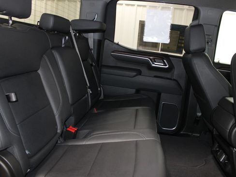 Used 2025 GMC Sierra 1500 SLT AWD/4WD image 32