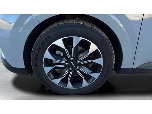 Used 2024 Kia Carnival EX image 35