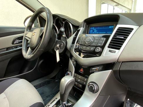 Used 2014 Chevrolet Cruze LS FWD image 38