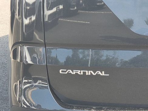 Used 2023 Kia Carnival LX FWD image 33