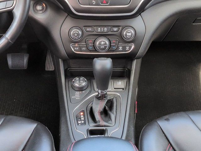 Used 2019 Jeep Cherokee Trailhawk AWD/4WD image 19