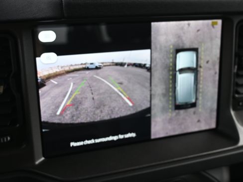 New 2025 Ford Bronco Badlands image 25