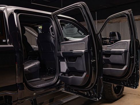 Used 2025 Ford F450 Platinum w/ FX4 Off-Road Package image 29