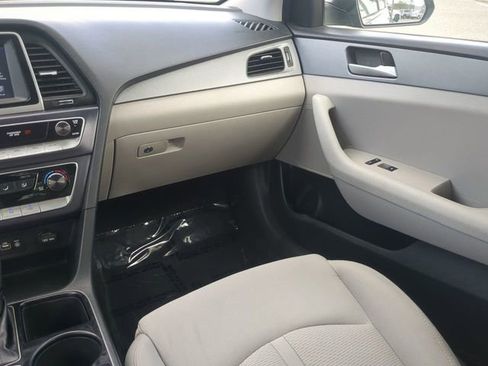 Used 2019 Hyundai Sonata SE image 16