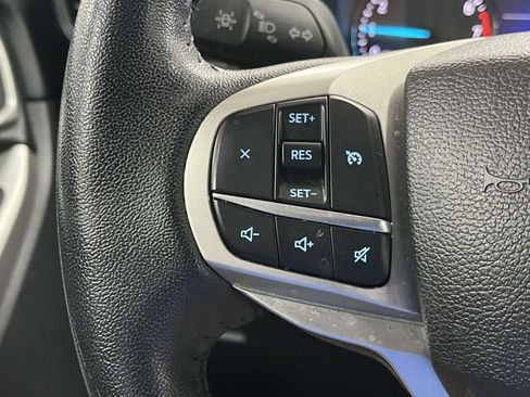 Used 2022 Ford Explorer XLT AWD/4WD image 30