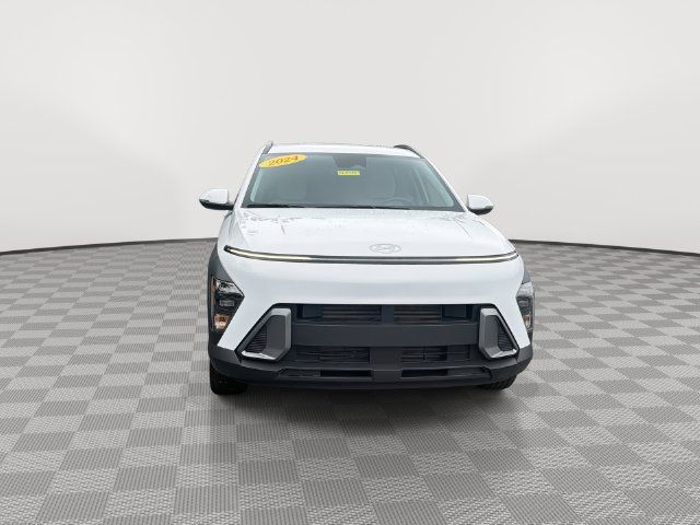 Used 2024 Hyundai Kona SEL w/ Convenience Package FWD image 4
