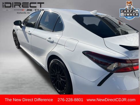 Used 2024 Toyota Camry SE image 3