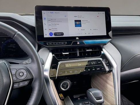 Used 2024 Toyota Venza Limited image 9